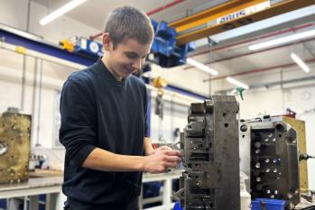 Werkzeugmechaniker:in